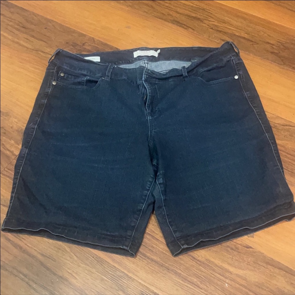 Torrid dark blue jegging Bermuda shorts